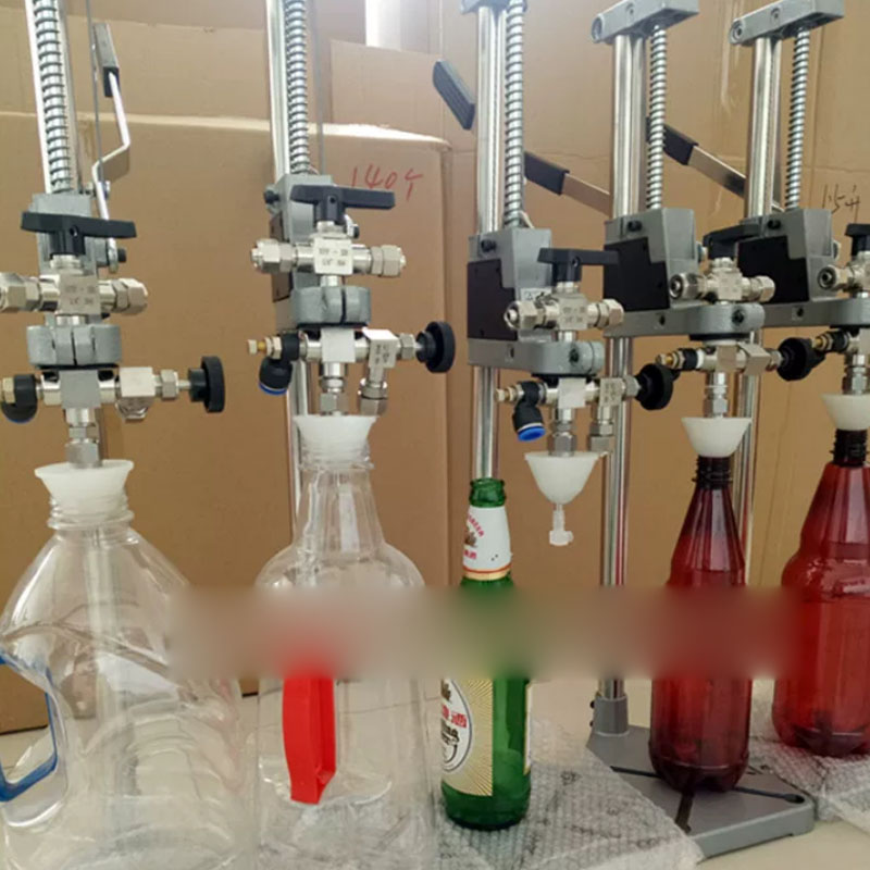 Handmatige kurkpers voor fless - Wine In Beer recensie en prijs